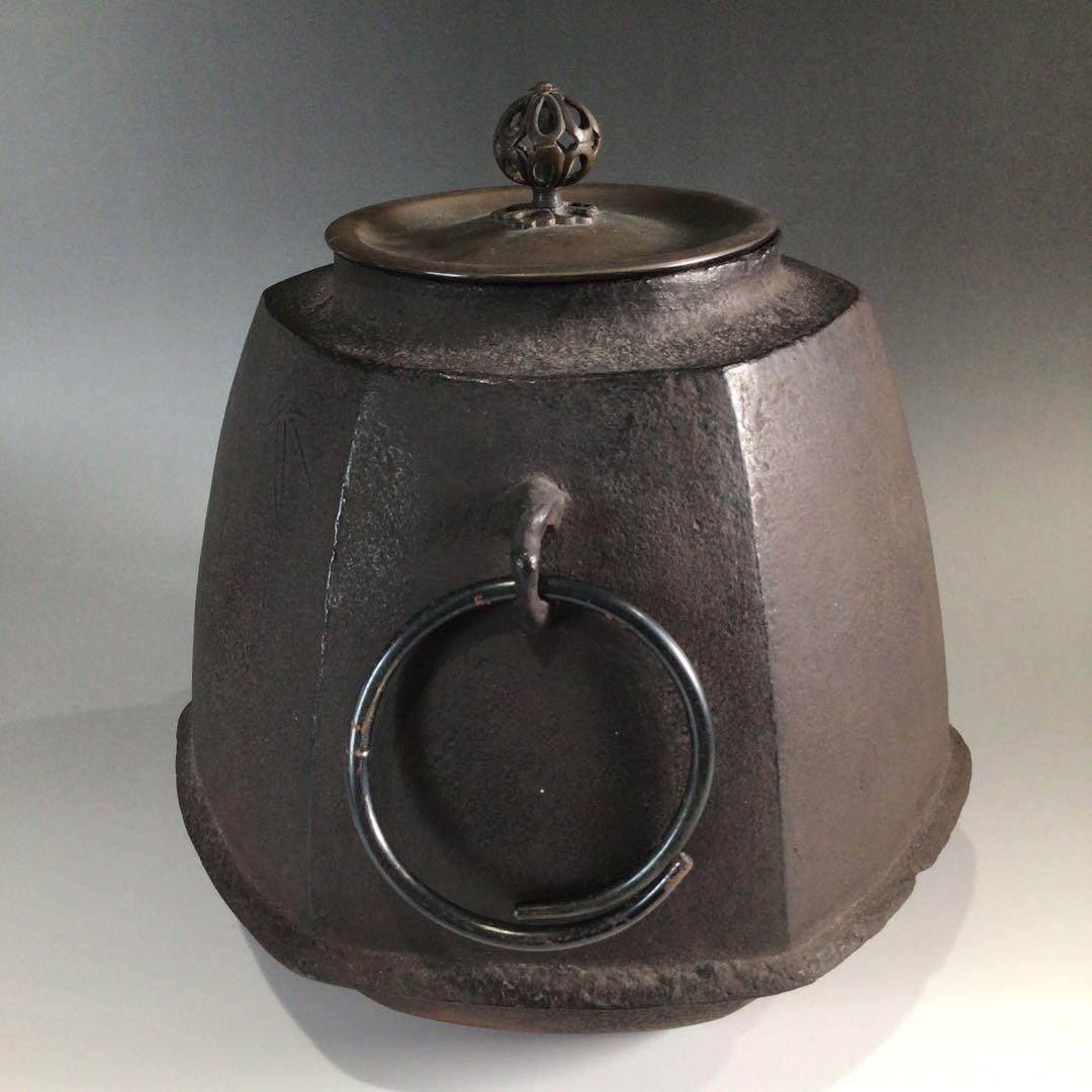 Ｐ４７６　茶釜　『釜師　畠春斎造』『竹紋』『六方翼形釜』　共箱　茶道具