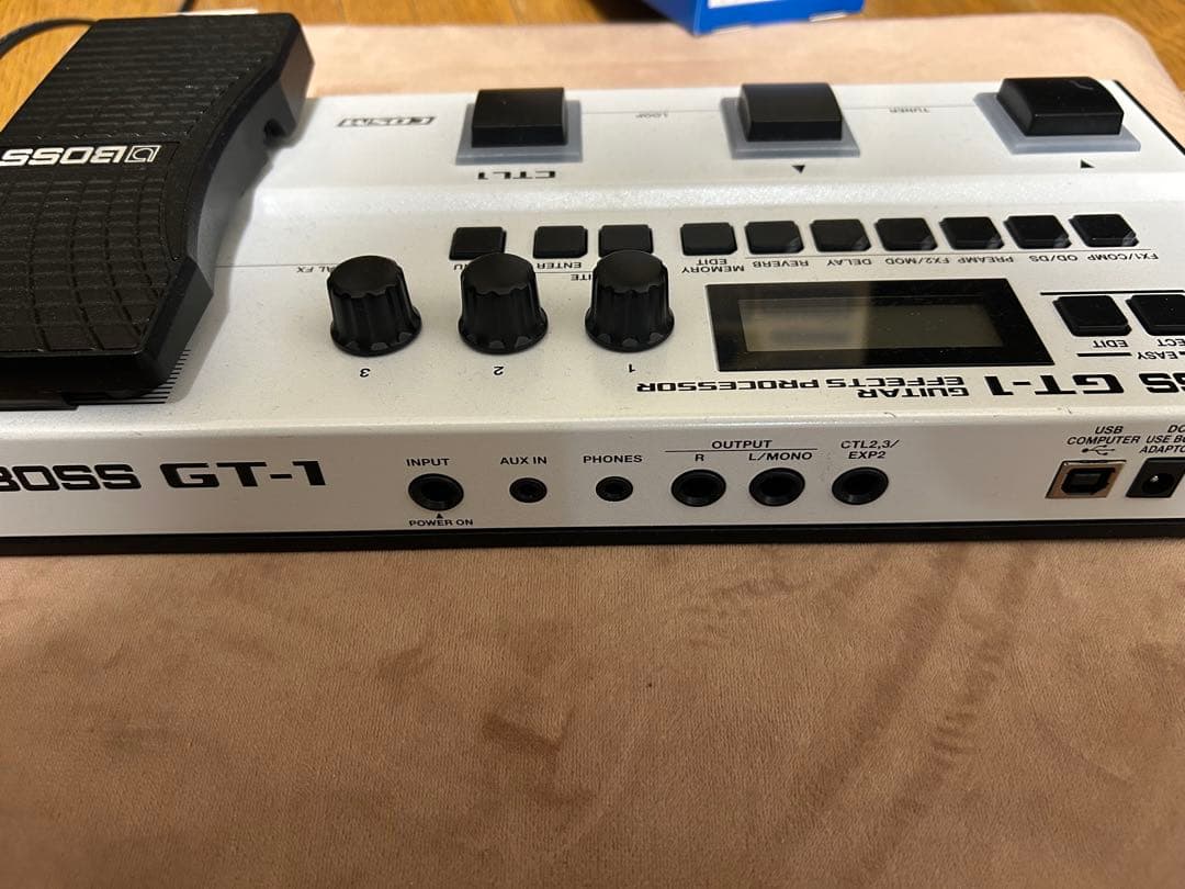 BOSS GT-1 2024限定色ホワイト　ギターエフェクター