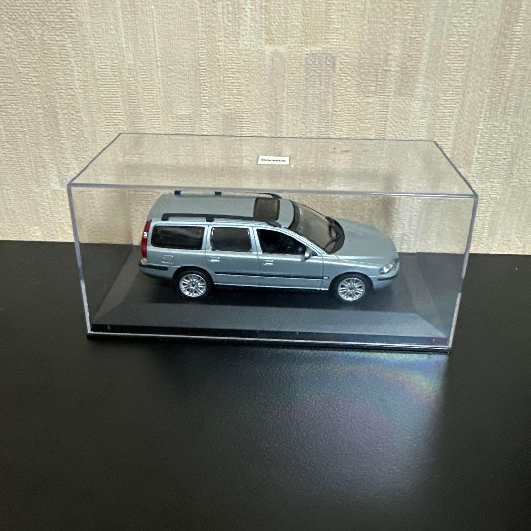 ボルボ V70 1/43 スケールモデル　ミニチャンプス
