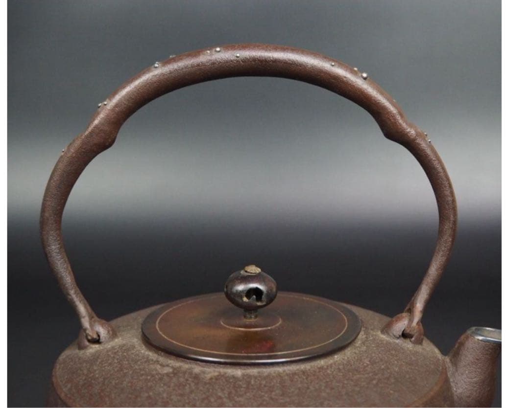 送料無料　人間国宝『高橋敬典』造　銀粒象嵌提手・銀口　正寿堂 木目文鉄瓶　未使用