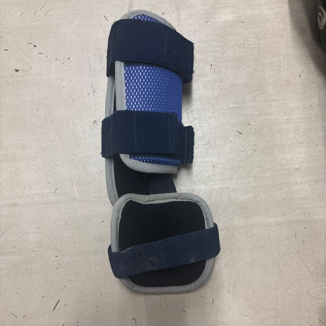 ミズノプロ　フットガード　左打者用