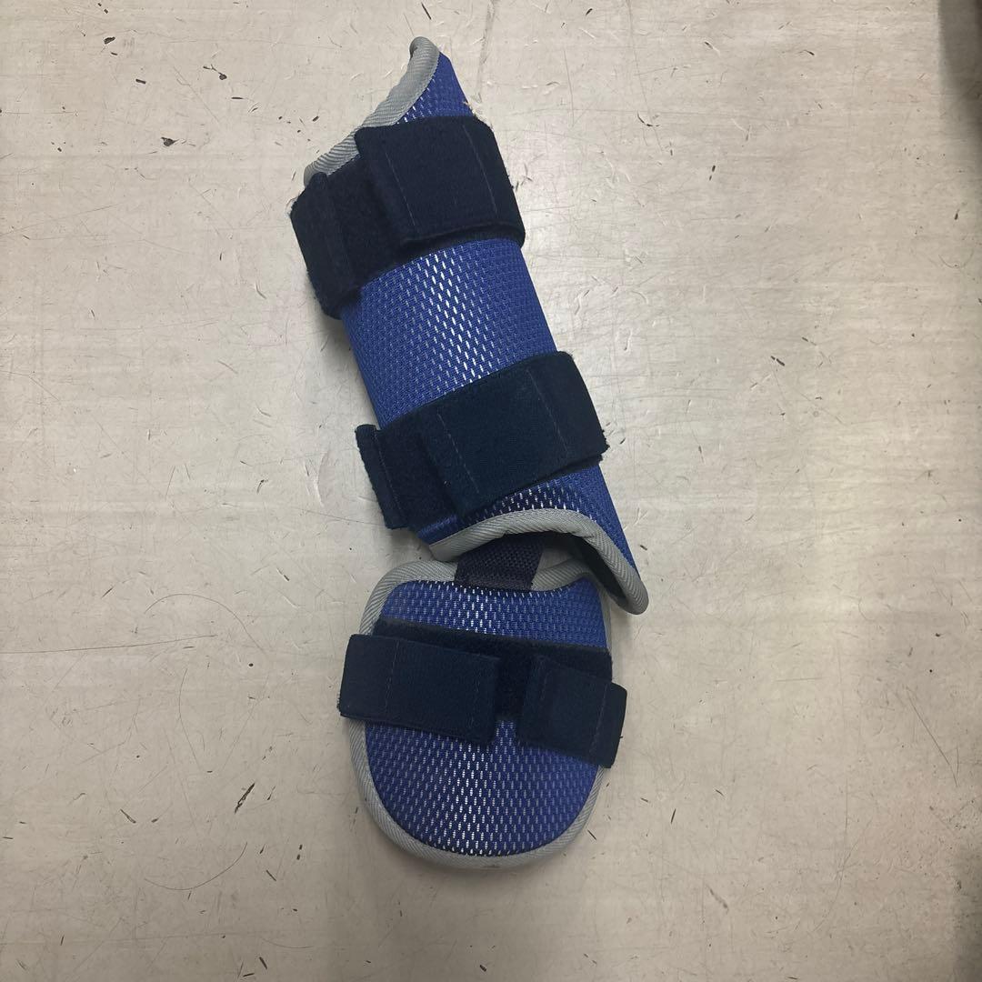 ミズノプロ　フットガード　左打者用