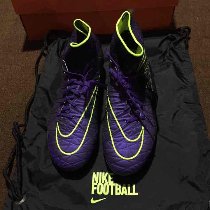 Nike ハイパーヴェノムag モデル