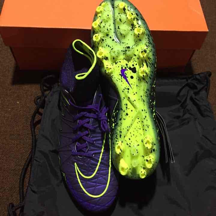 Nike ハイパーヴェノムag モデル