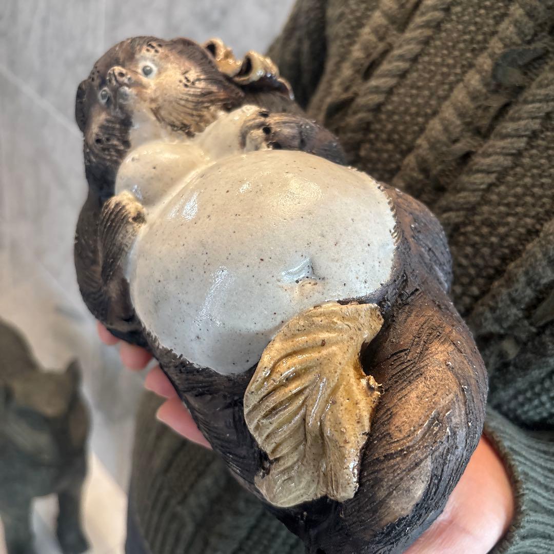 ヴィンテージ　希少なブルーの瞳で色っぽ過ぎる縁起の良い女子タヌキ陶器