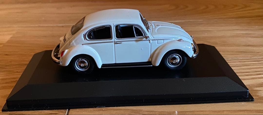 MAXICAMPS VW 1302 ホワイトミニカー 1/43