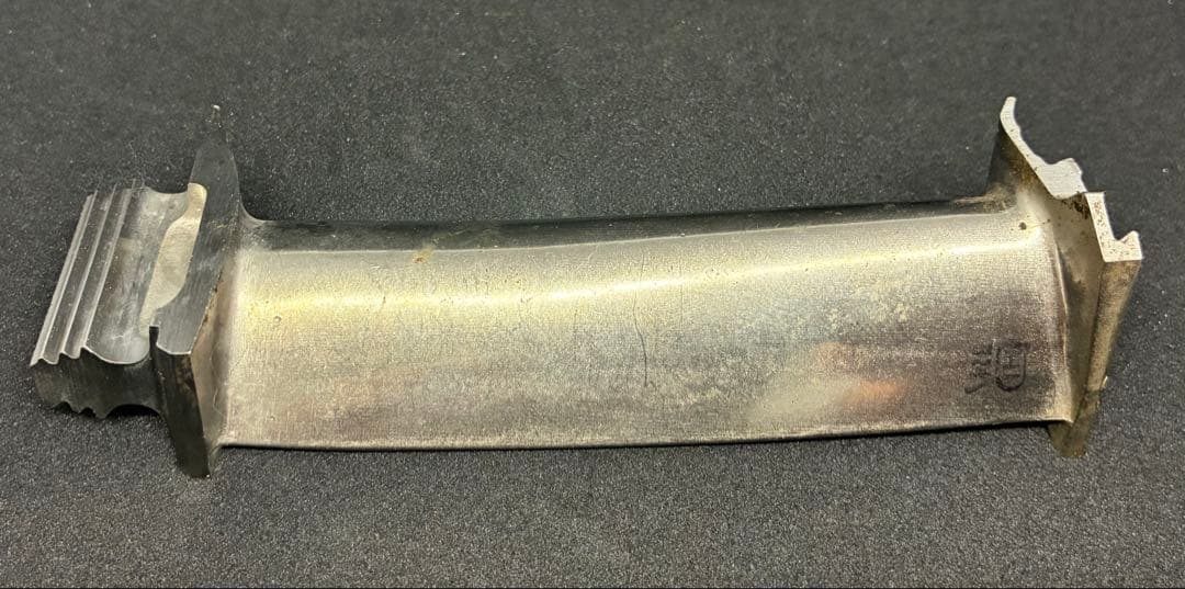 タービンブレード 航空機 飛行機 ジェットエンジン　部品 レア パーツ