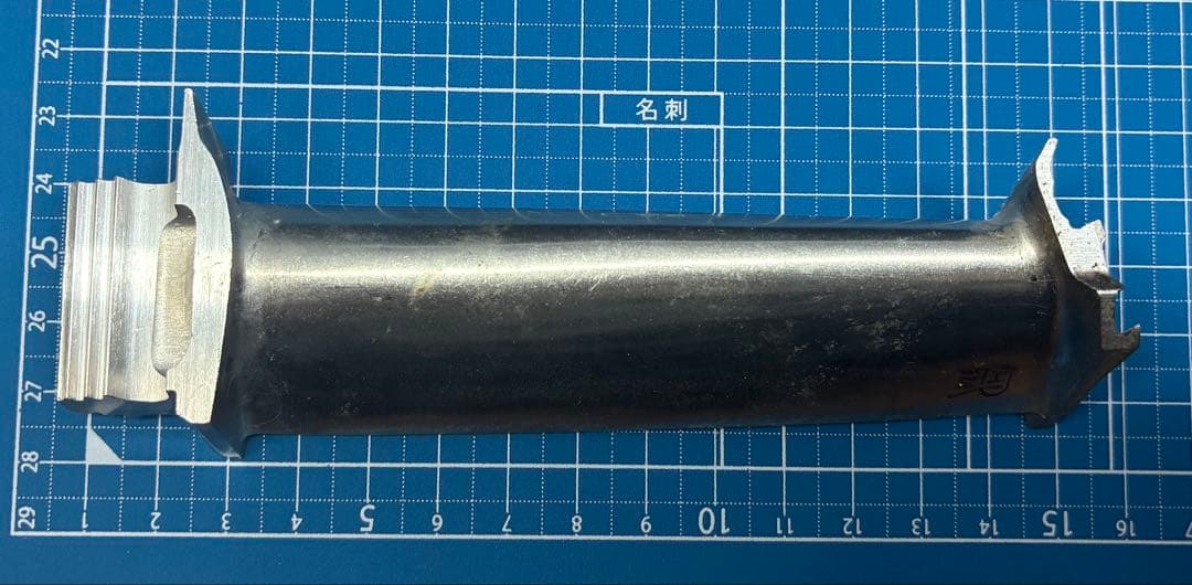 タービンブレード 航空機 飛行機 ジェットエンジン　部品 レア パーツ