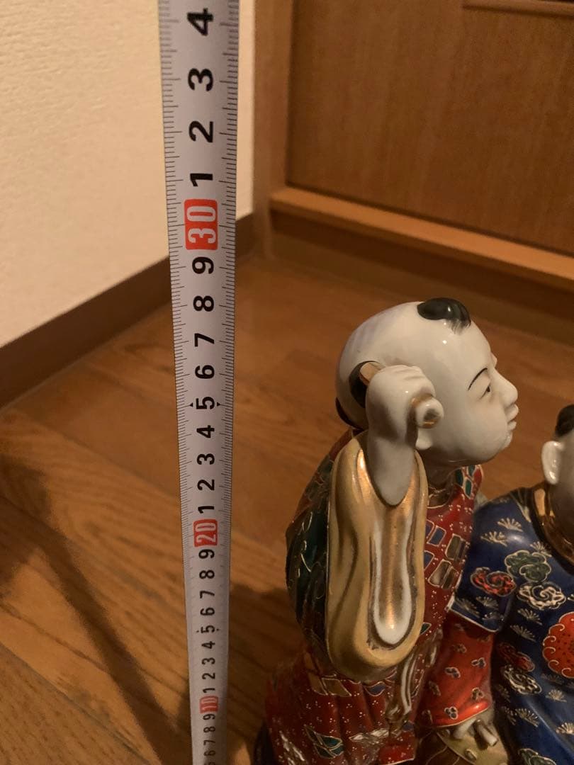 伝統的な日本の陶器人形　九谷焼