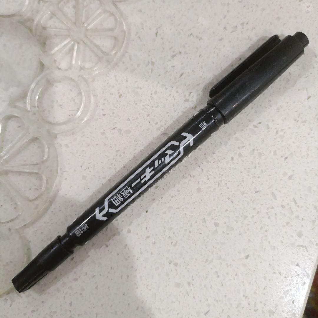 黒細字マーカー