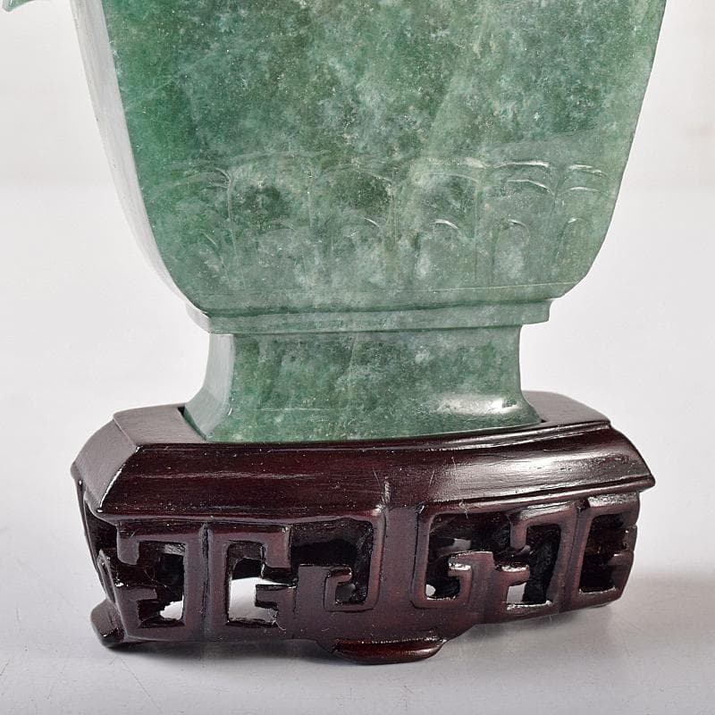 中国　玉石翡翠彫刻　飾壷　約530g　唐木台付　D　R8759