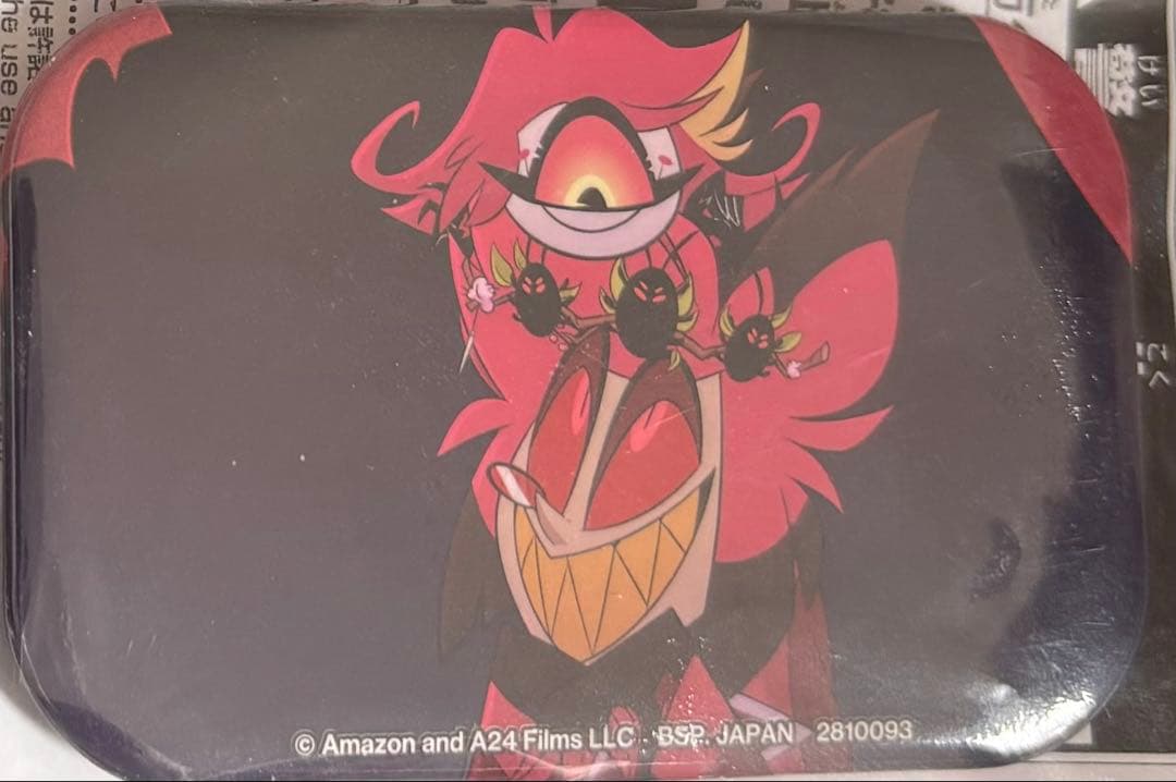 アニメキャラクター 缶バッジ カラフルデザイン