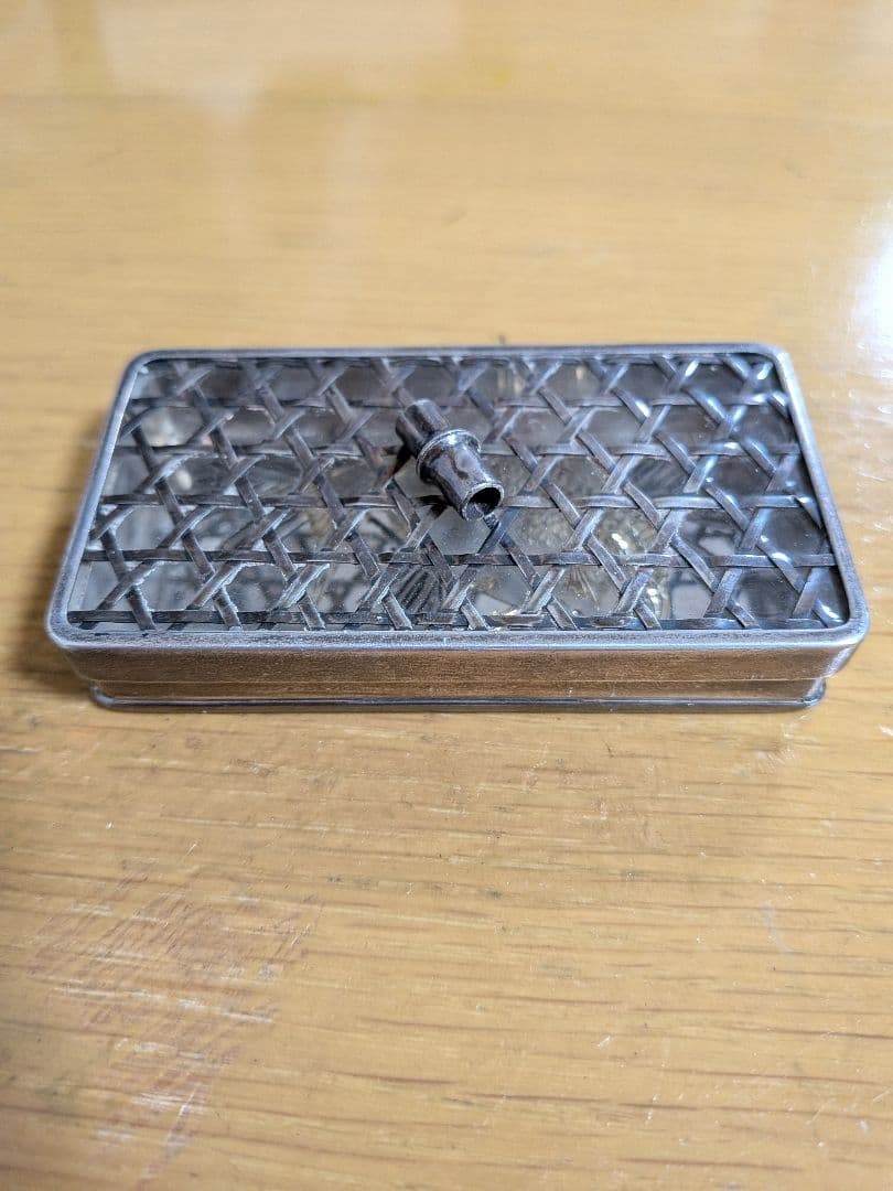 銀製　彫金の楊枝入れ　蓋物
