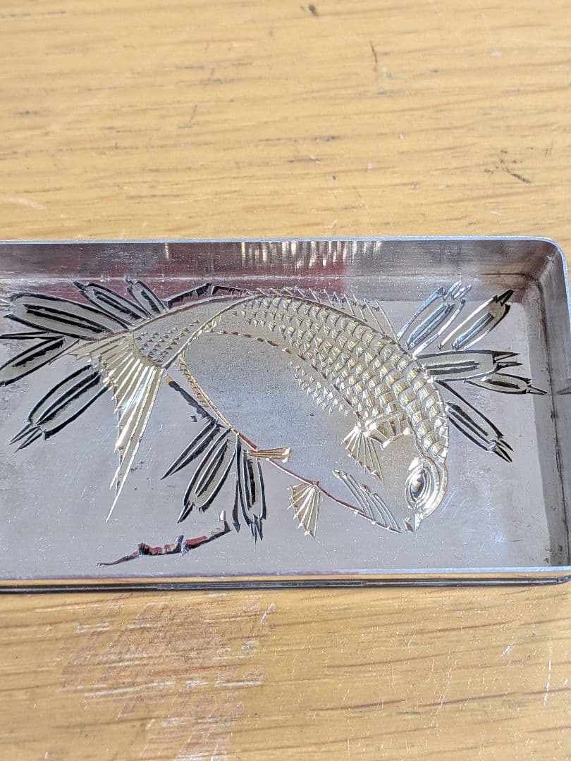 銀製　彫金の楊枝入れ　蓋物