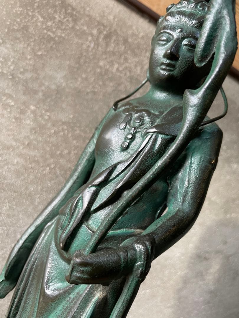 重たい像 金属製　【m313 仏像　観音様　観音菩薩 金属製　金属工芸　観音像】