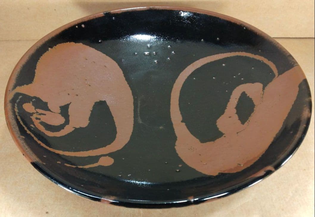 極美品 濱田庄司 黒釉錆流描皿 共箱 毎日オークション出品【本物保証】人間国宝