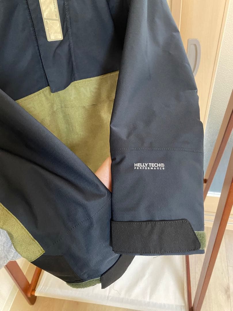 ヘリーハンセン　スノボーウエア