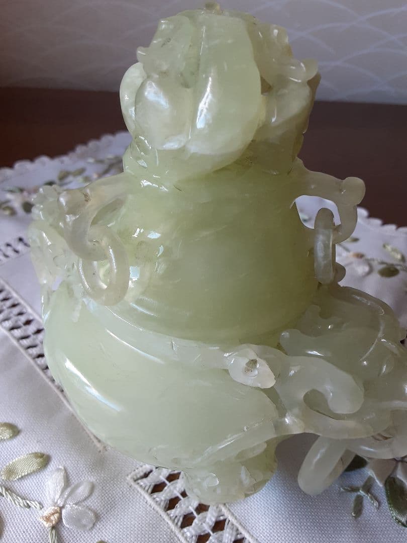 【中国】翡翠　❇透かし彫り香炉❇　龍　置物　アンティーク　工芸品　（台座付き）