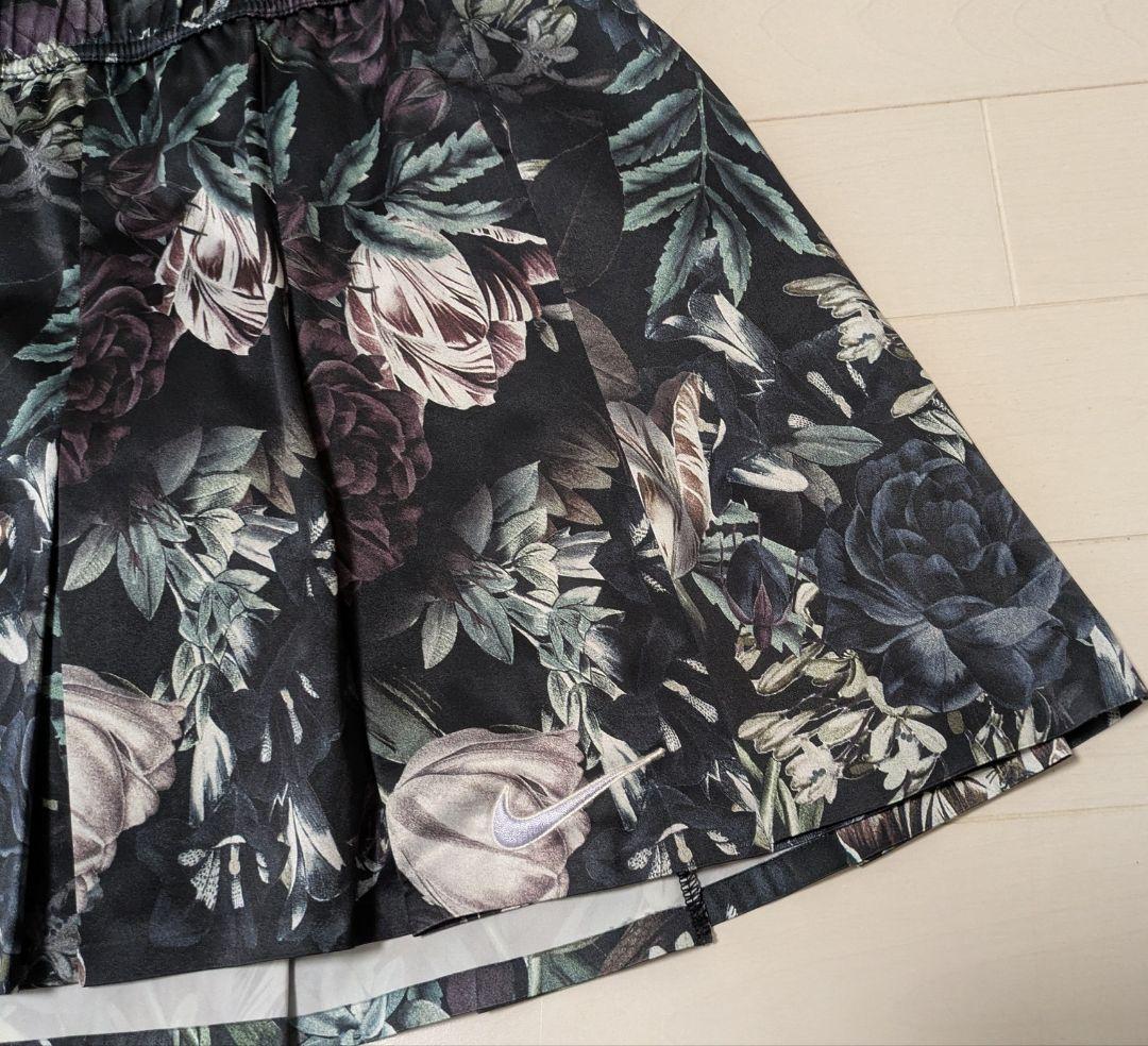 ナイキ　フローラル柄スコート　テニス