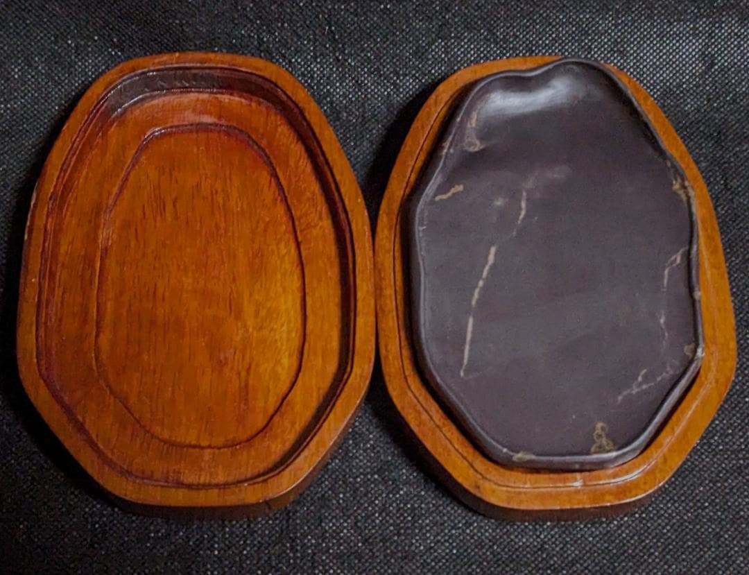 【端渓・葉脈文天成硯】◆金線・冰紋の紫黒美石◆唐木共箱◆約5.2吋◆老坑