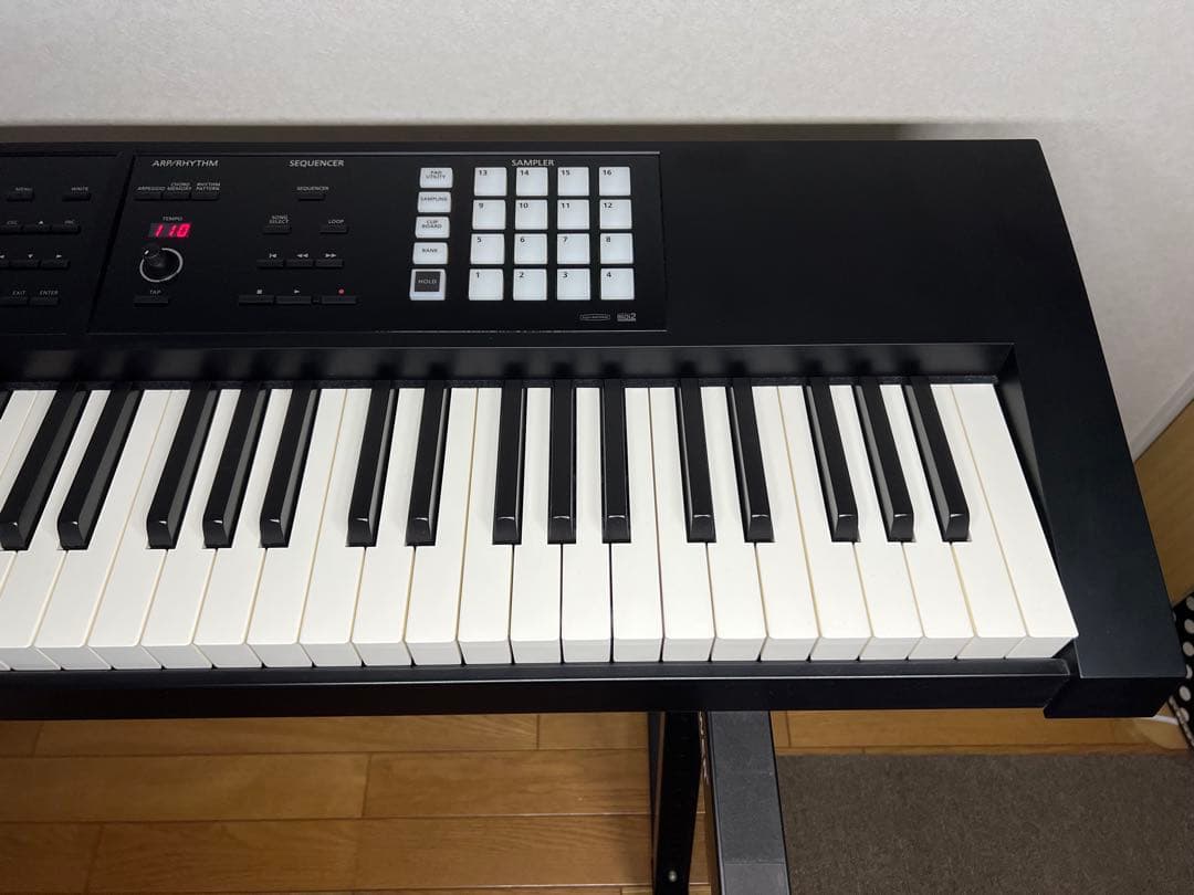 ROLAND FA-08　88鍵キーボードシンセサイザー