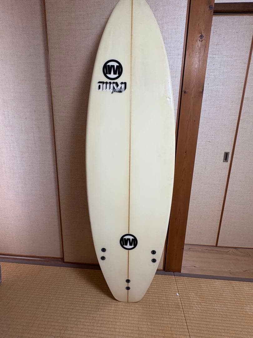 珍しい木梨さんのサーフボード５.11179センチぐらい幅47センチ厚み５.7