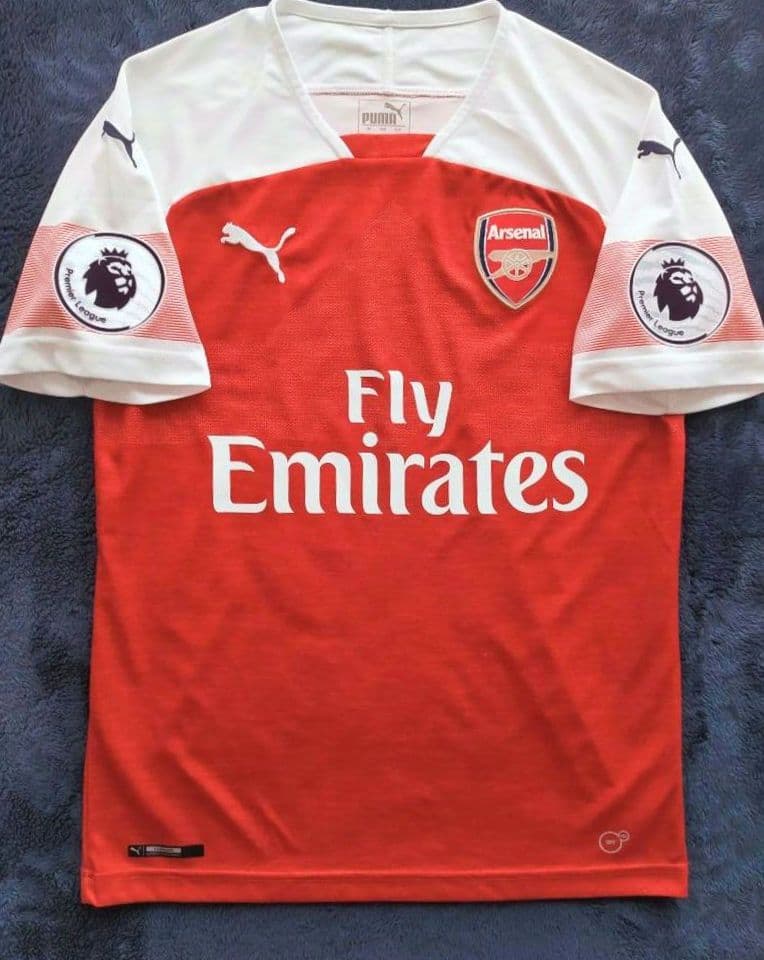 【美品】アーセナル エジル 18/19 ユニフォーム Mサイズ