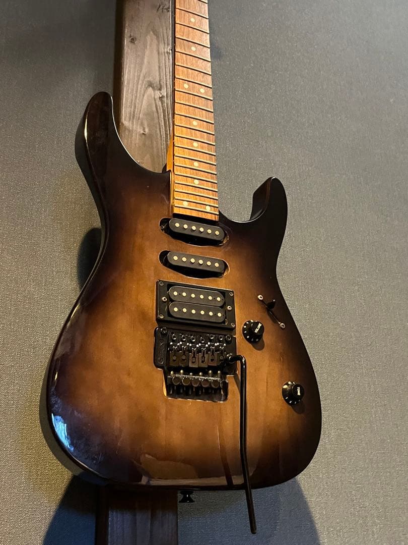 CHRAVEL フロイドローズ　エレキギター