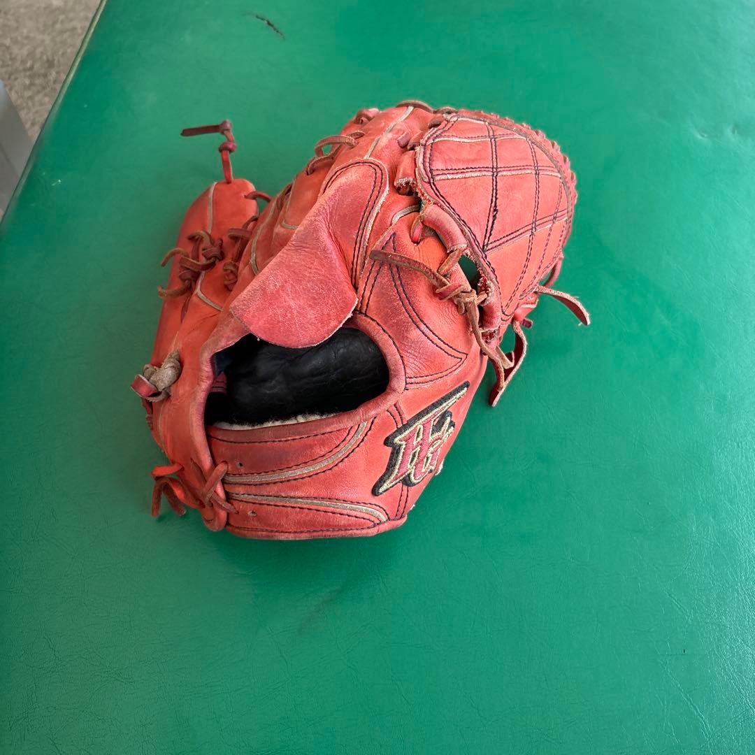 赤いレザー硬式野球グローブ