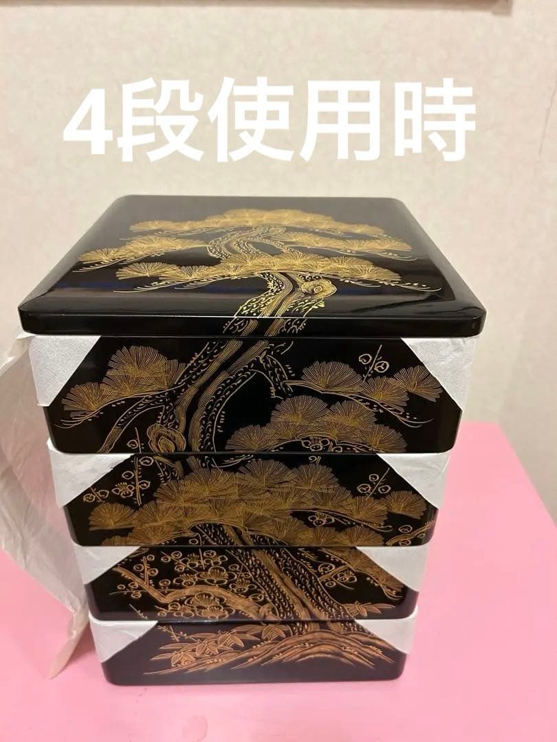 【未使用】木製漆塗　4段　七五重箱　続き柄　老松　沈金　木箱付き