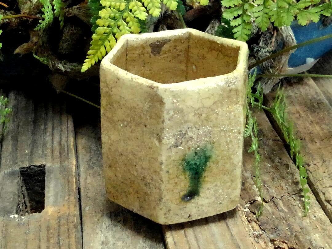 ♥美濃焼　黄瀬戸　六角盃　桐箱付き　ぐい飲み　ぐい吞み　骨董品