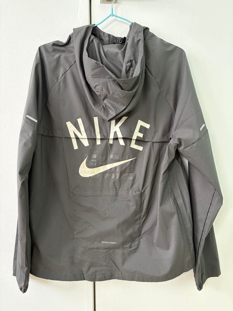 ナイキ　ランニングウェア　ウインドブレーカー