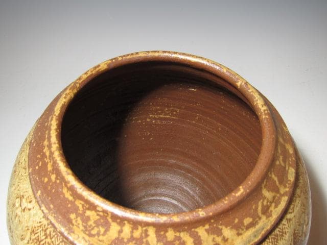 島岡達三 飴釉象嵌唐草文壷 縄文象嵌技法 名工の秀作！o567