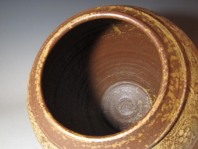 島岡達三 飴釉象嵌唐草文壷 縄文象嵌技法 名工の秀作！o567
