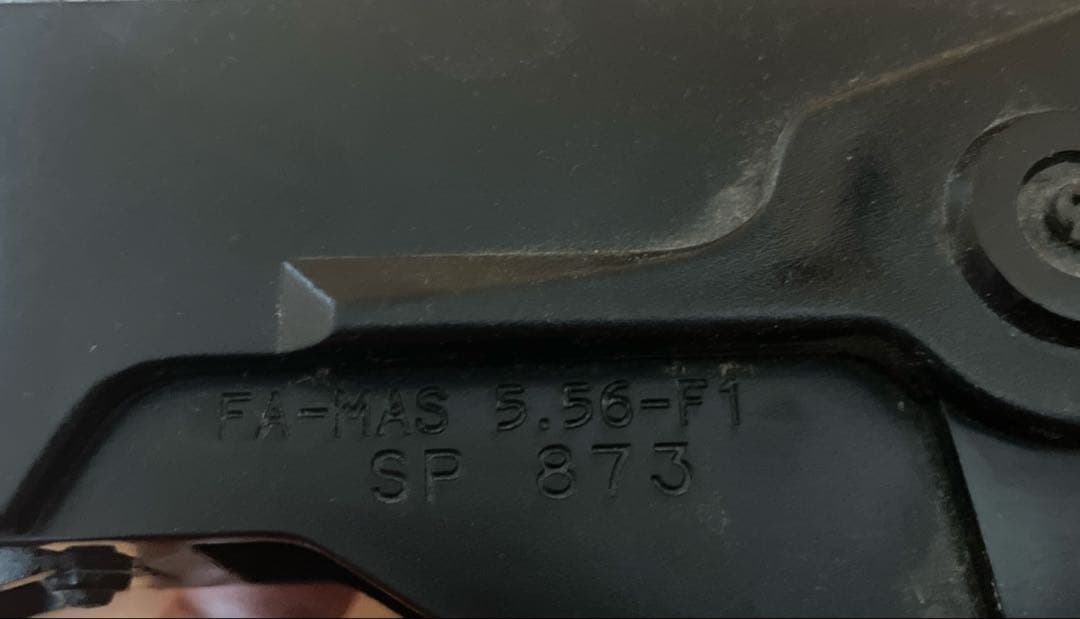 東京マルイ　ファマス　電動ガン　FAMAS 5.56-F1 SP 573 BB弾