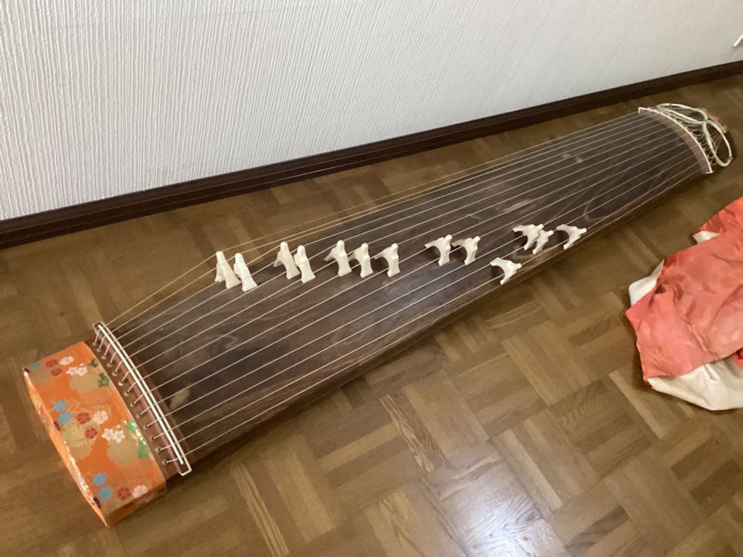 【良品】お琴 13弦 すだれ彫り 木製 譜見台 調子笛 爪琴柱・ソフトケース付き