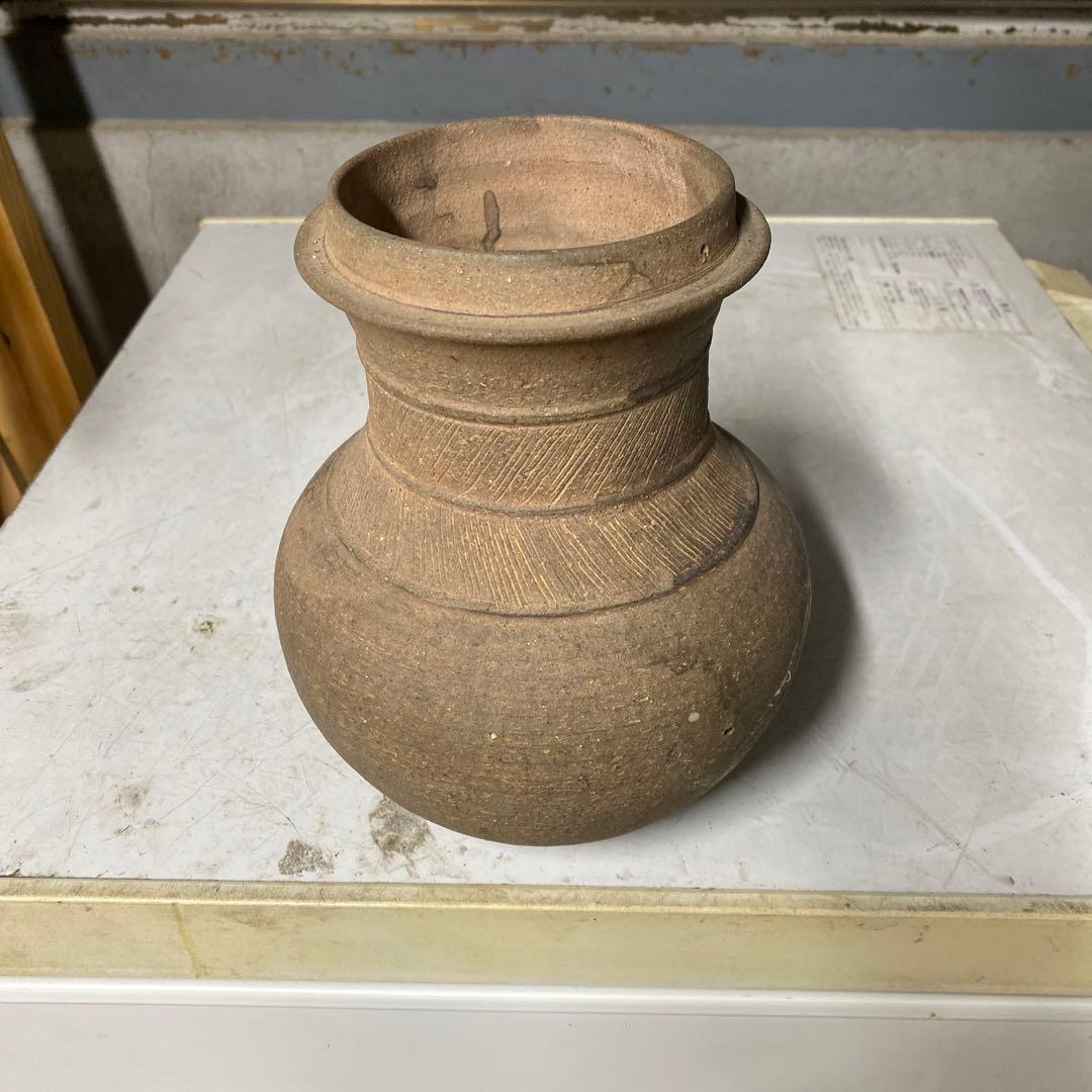 新羅の壺 中型 彫刻模様　花器　花瓶