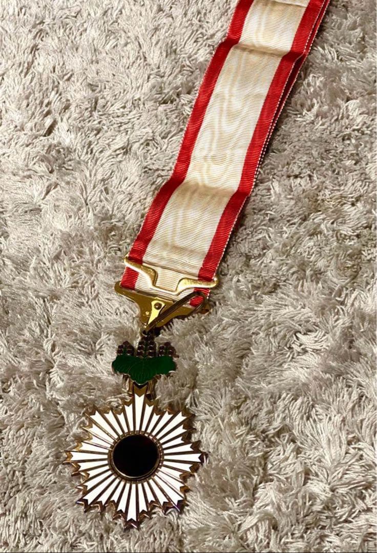希少 極美 勲章 勲三等旭日中綬章 共箱 略綬付