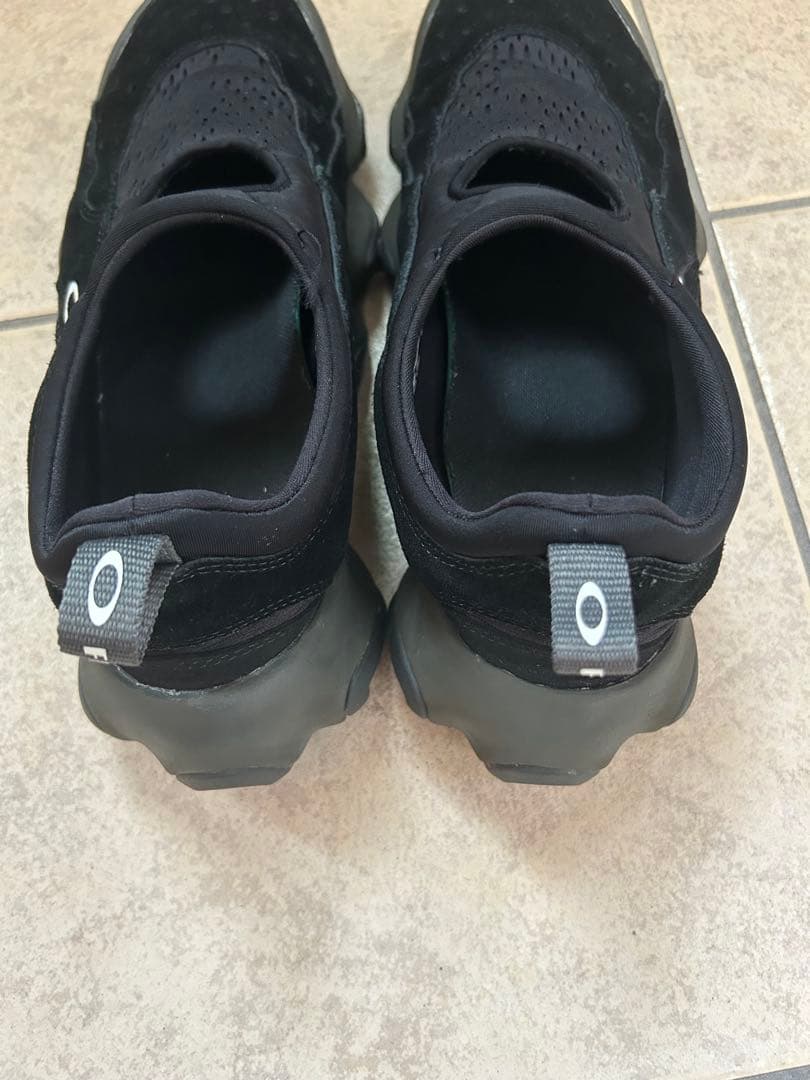 Oakley ブラック スニーカー