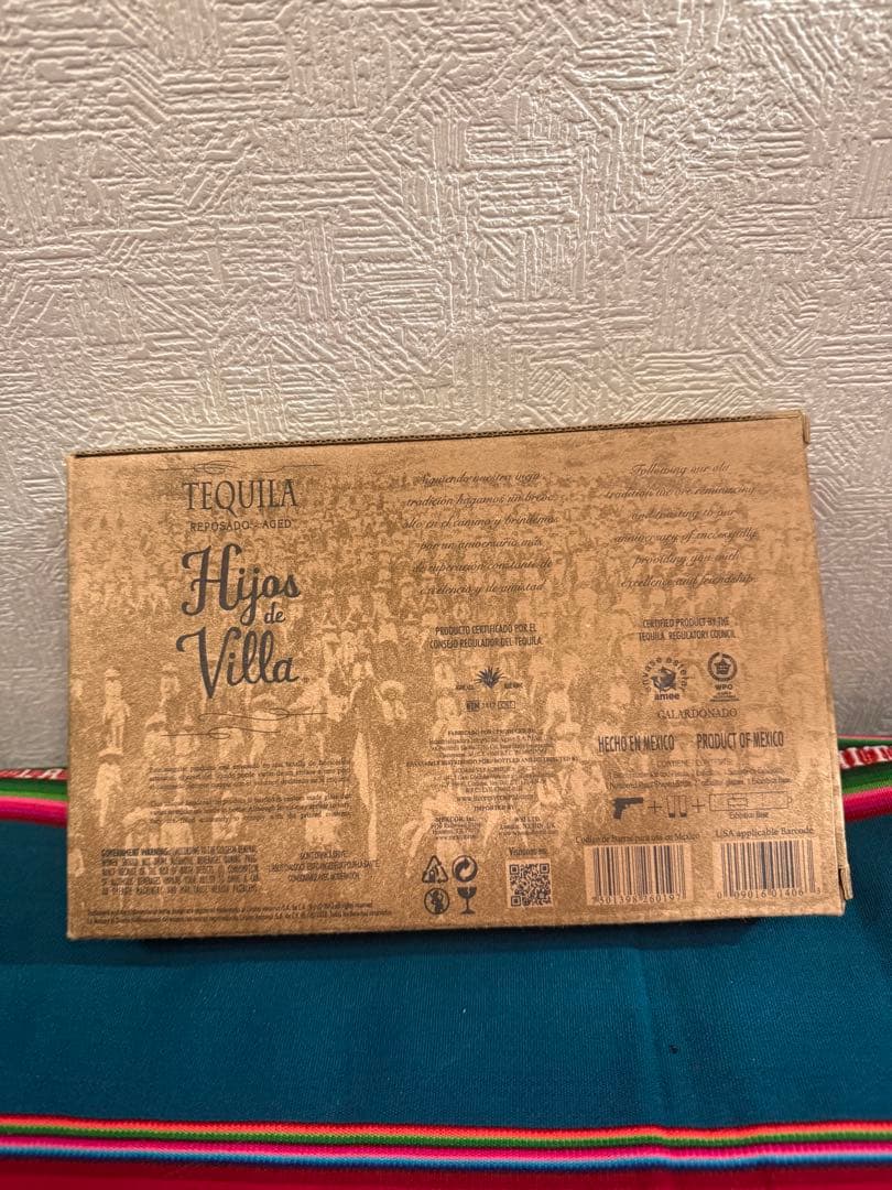 テキーラ Hijos de Villa レポサド ピストル型ボトル＋グラス2