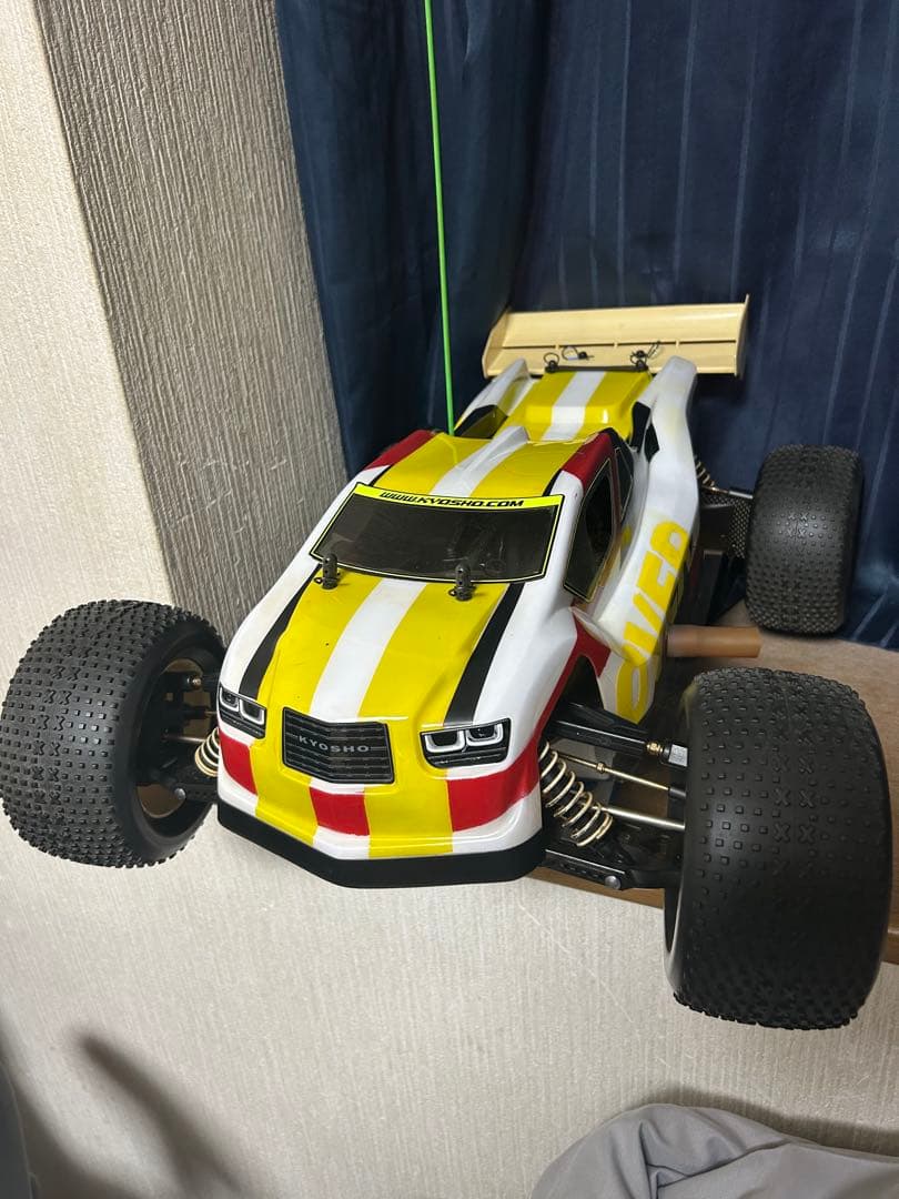 希少京商1/8インファーノ/OS21エンジン、サーボ2個、受信機付き