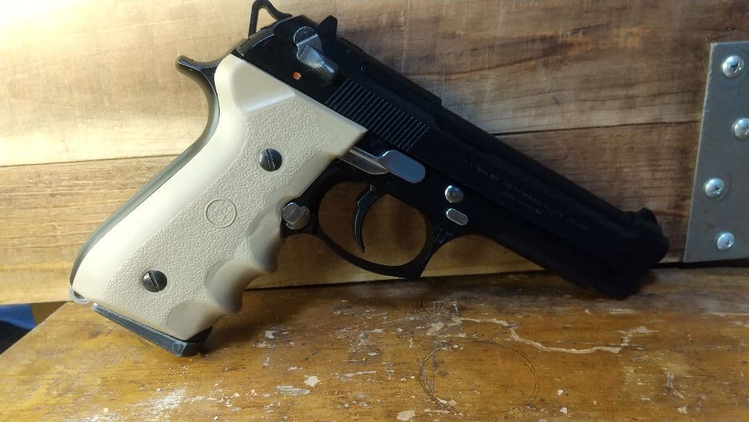 東京マルイ　ベレッタ９２Ｆ　外装　ファースト　カスタム　内部ノーマル