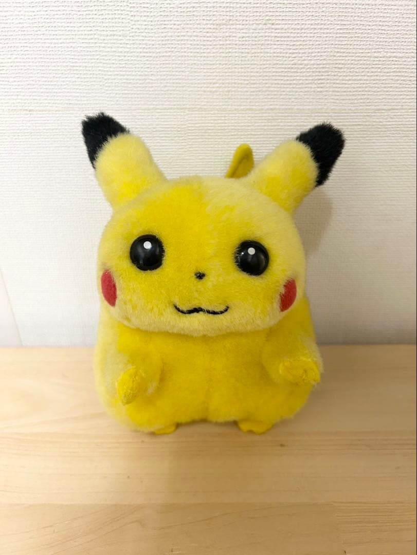 TOMY ポケモン　初期ピカチュウ　ぬいぐるみ