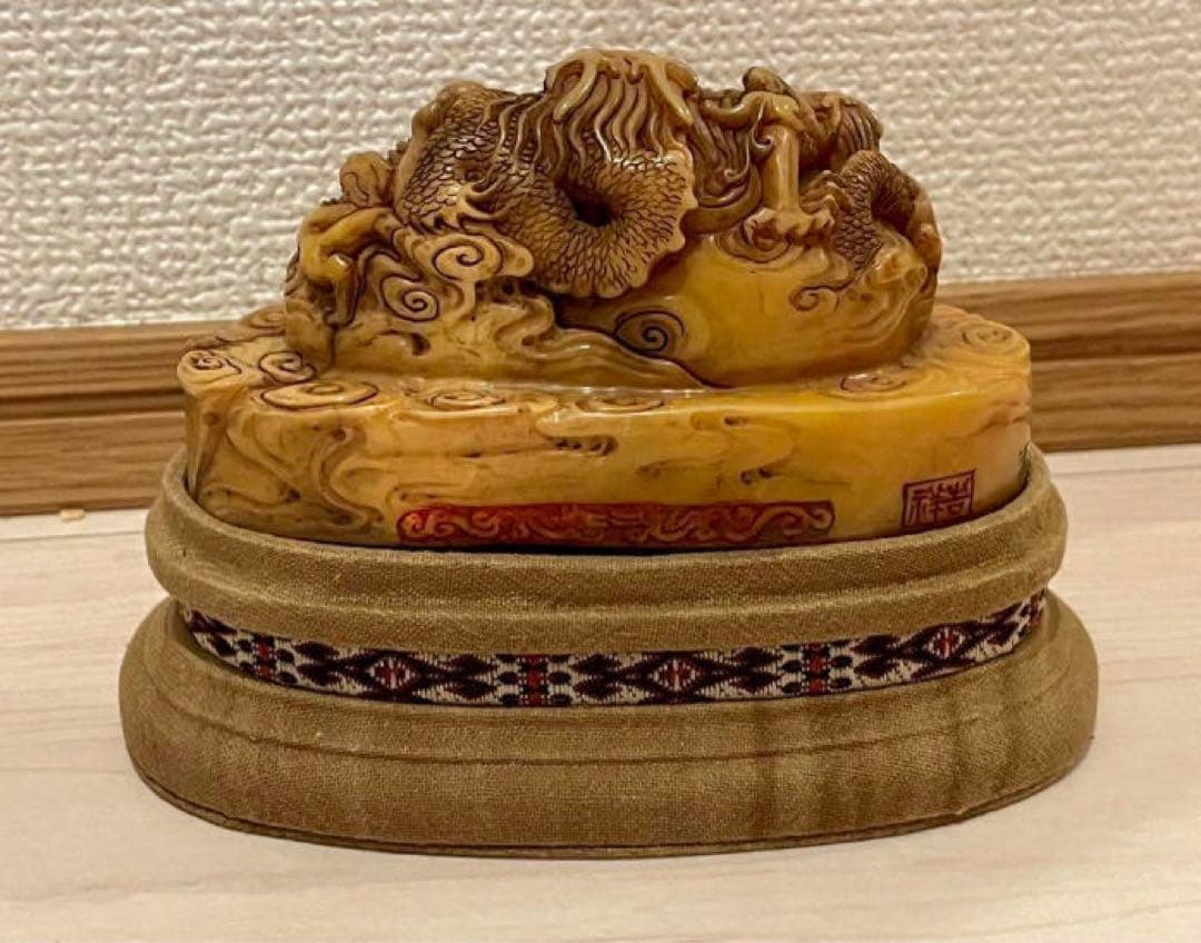 中国古美術・珍蔵箱付・寿山石盤龍極細工彫刻・雍正元年内務府造・伝国玉璽・風水鎮宅