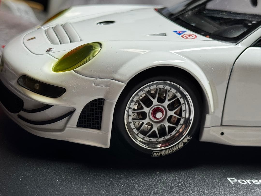 く*ん様 AUTOart 997 ポルシェ911 GT-3 RSR 1/18