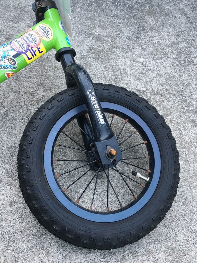 ストライダー本体、カスタムチューブタイヤ　純正タイヤ付属