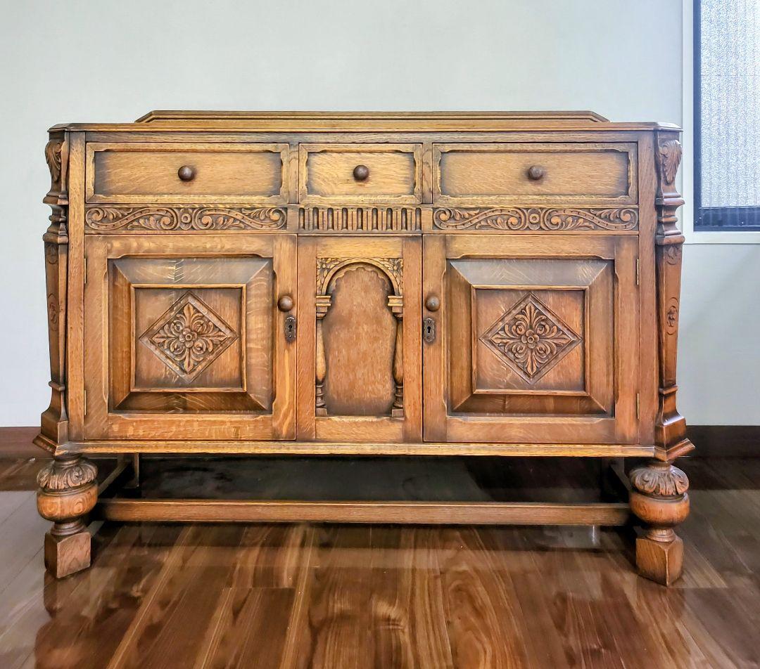 アンティーク家具　イギリス　木製彫刻サイドボード
