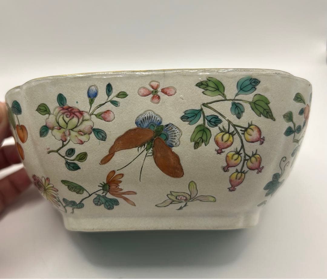 中国　清時代　官窯　大清嘉慶年製　粉彩花卉胡蝶紋馬蹄型碗　送料込み0927