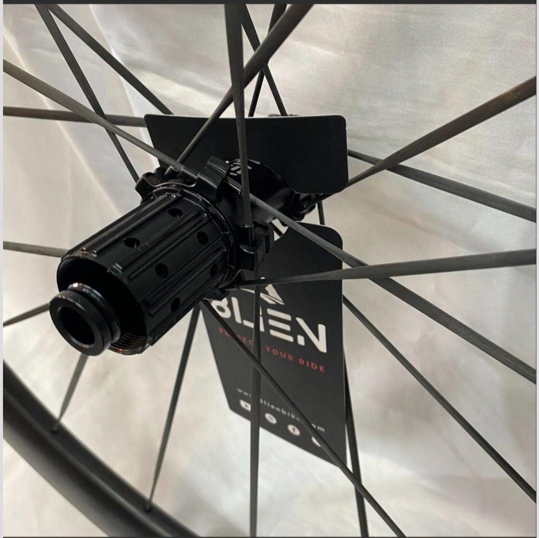 【新品】8LIEN（エイリアン）L5 カーボンホイール（ブラックデカール）