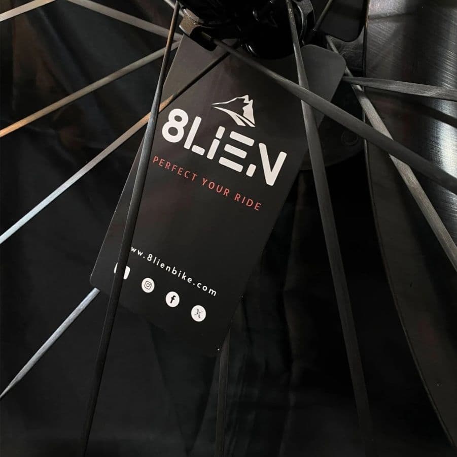 【新品】8LIEN（エイリアン）L5 カーボンホイール（ブラックデカール）